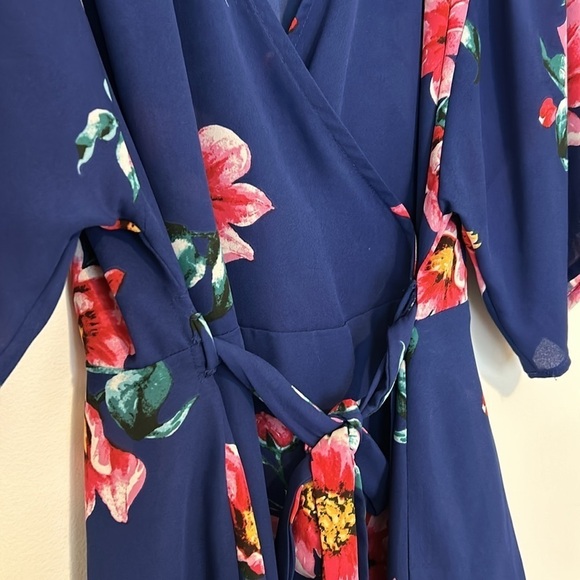 GibsonLook Blue Floral Mindy Wrap Blouse, Medium - Picture 3 of 10
